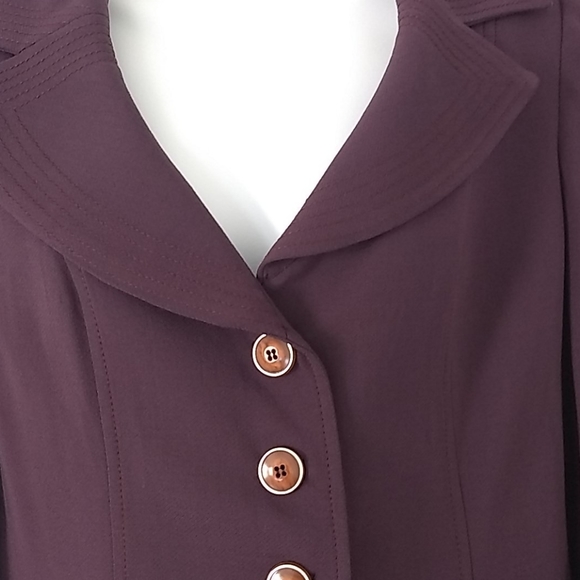 St John suit - Picture 3 of 9